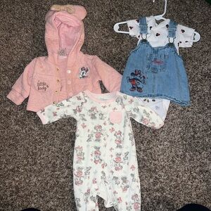 Minnie Mouse outfits